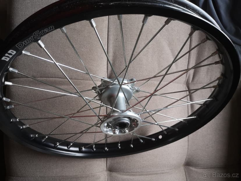 Honda CRF 450R, 2022, nové přední kolo.