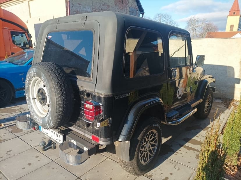 Jeep Wrangler 4.2 1988 Laredo 4x4  super stav