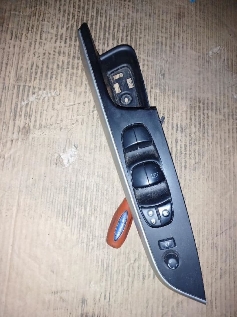 Zrcátko aj. díly Nissan Navara D23 Renault Alaskan