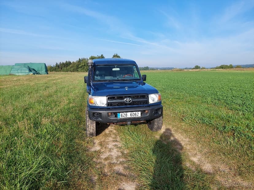 Toyota Land Cruiser HZJ 78