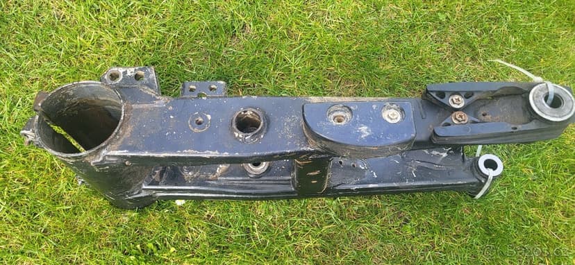 Suzuki LTR 450 - zadní kyvka