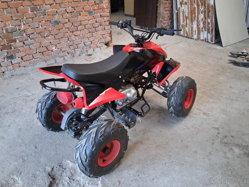 Prodám dětskou banzínovou čtyřkolku obsah 107cm³