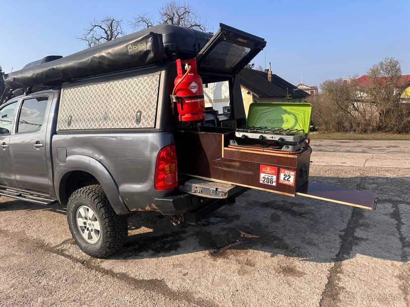 Toyota Hilux 3.0 D4D Expediční