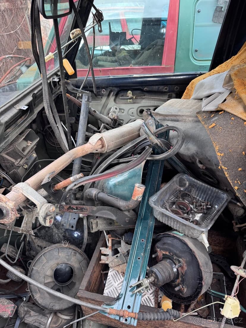 Suzuki Samurai - DÍLY