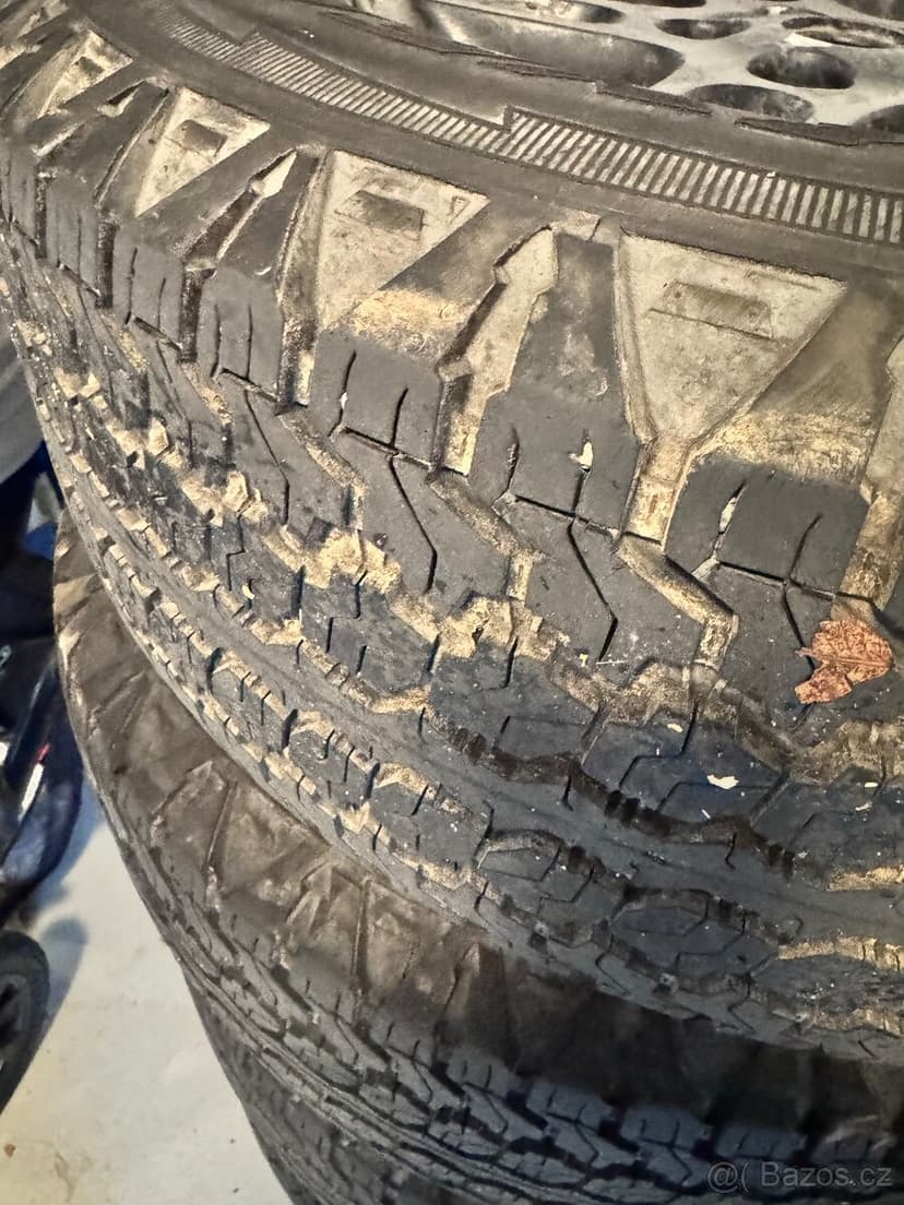 Pneu Goodyear k tomu disky Jeep + zdarma rezerva