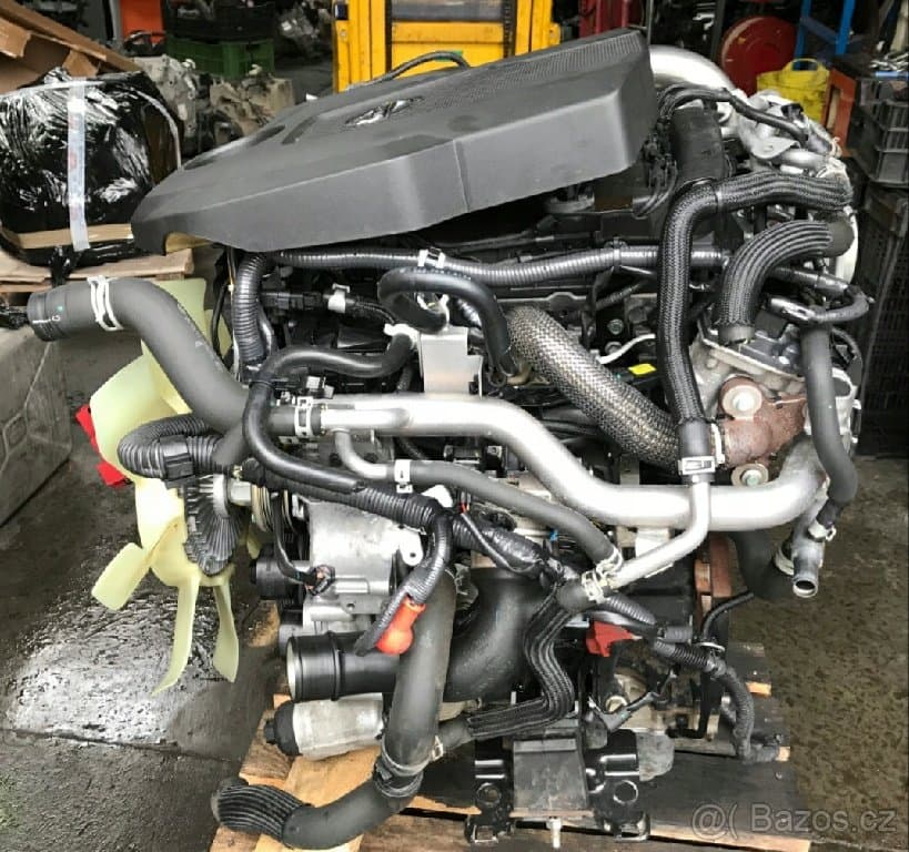 Nádobka ostřikovaču,moturek stěraču Nissan Navara/Pathfinder