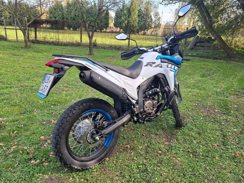 Voge 300 RALLY - jako nová - 650Km