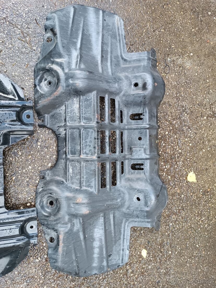 Kryty pod motor Toyota hilux