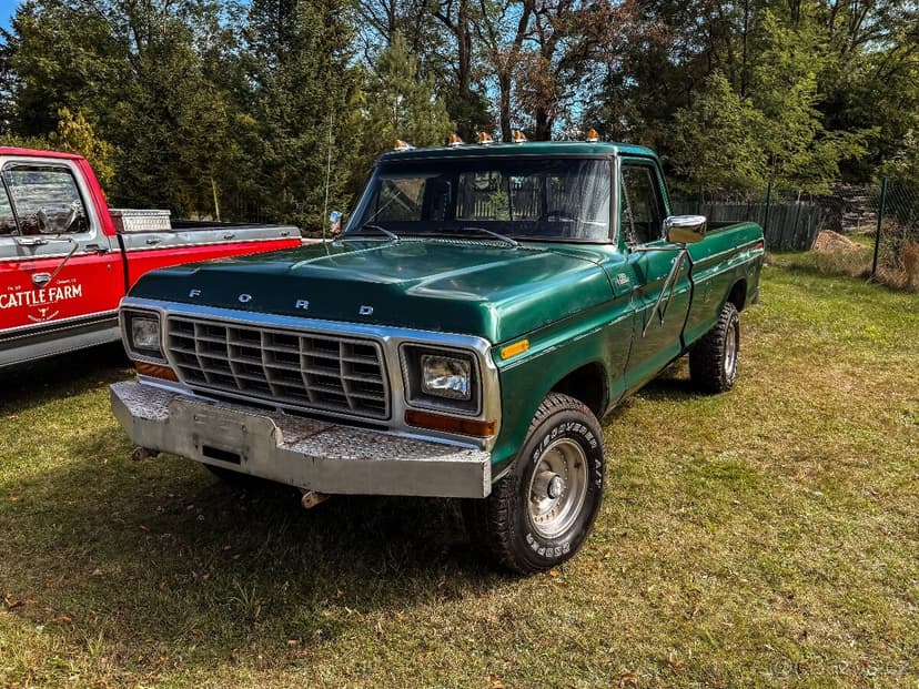 Ford F-150 1979 / 4x4 / Manuál / 5.8l V8 / Klima