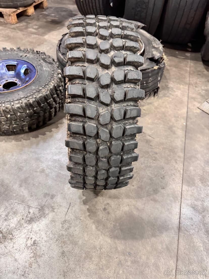 5x offroad pneu na disku Nissan 6x 139,7 285/76/16