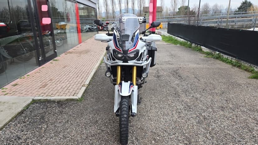 Honda CRF 1000 L Africa Twin DCT (2017) nádherný stav, plná