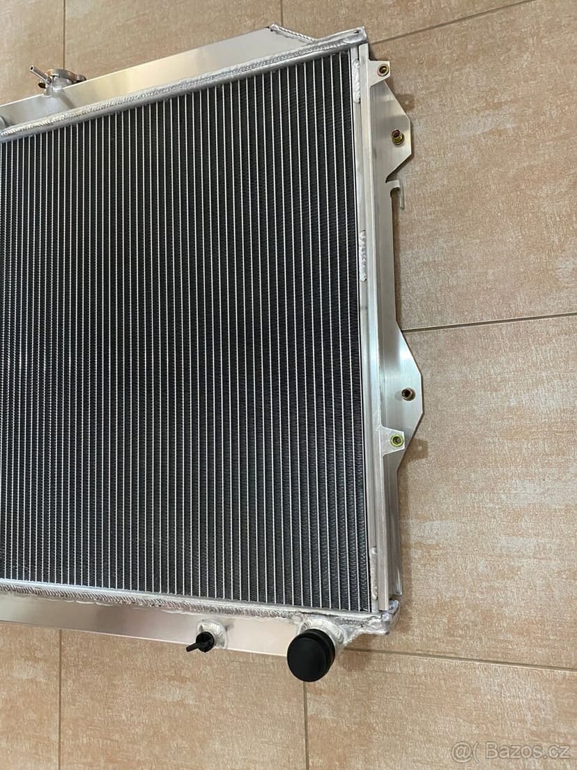 CELOHLINÍKOVÝ CHLADIČ TOYOTA LAND CRUISER KZJ90/KZJ95
