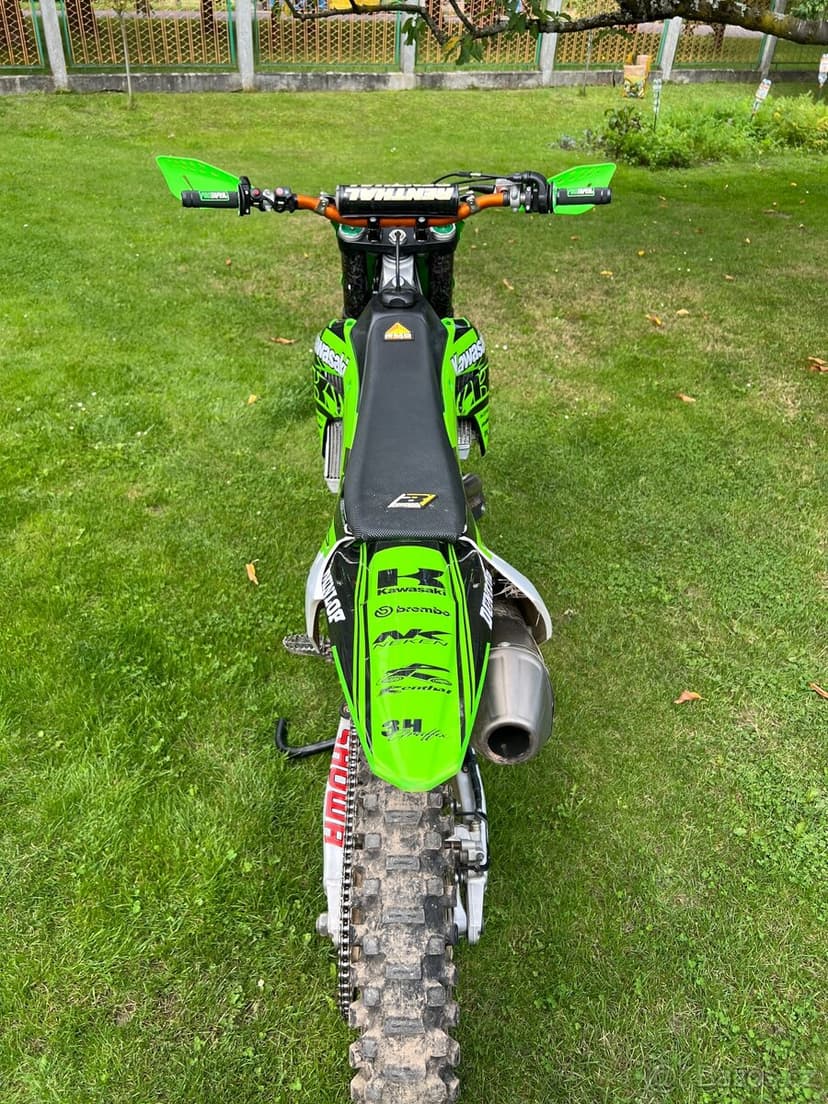 Kawasaki KXF 450 – výborný stav, připravená na sezónu