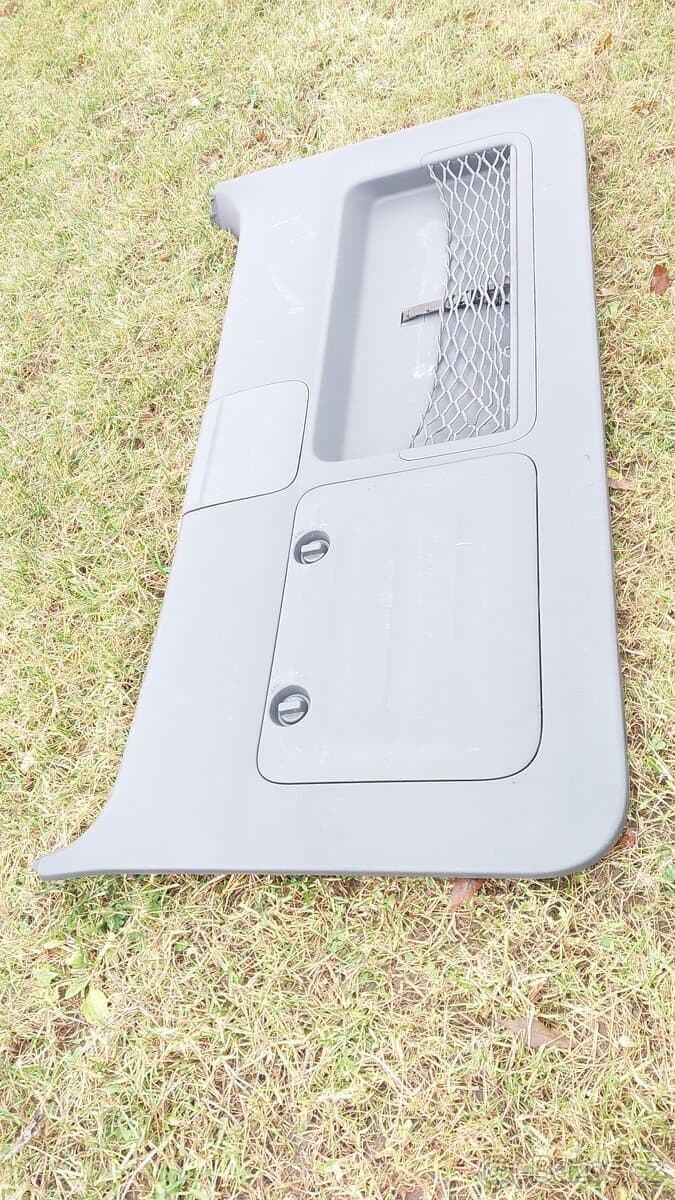 Toyota LC 120 – Polstrování dveří  kufru