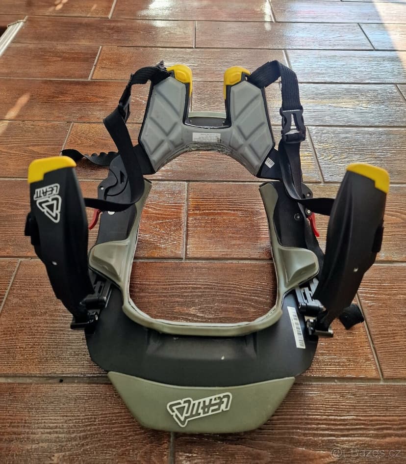 Leatt stx carbon road.