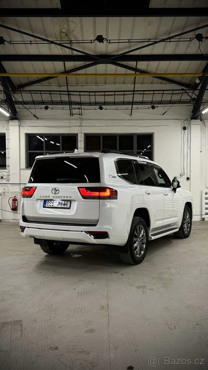 Toyota Land Cruiser 300 3.3D ZX 2022