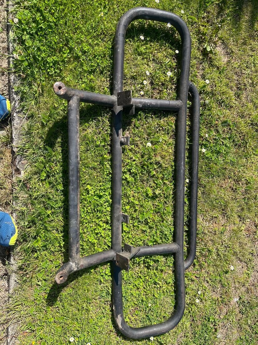 Prodám přední nárazník na Suzuki samurai