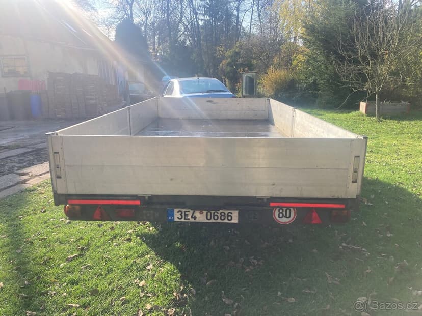 Vlek za osobní auto