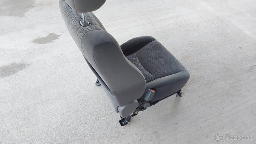 TOYOTA LANDCRUISER 120 – SEDADLO ŘIDIČ