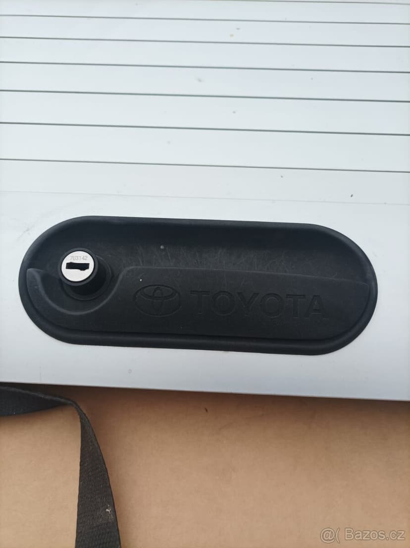 Roleta korby Toyota Hilux