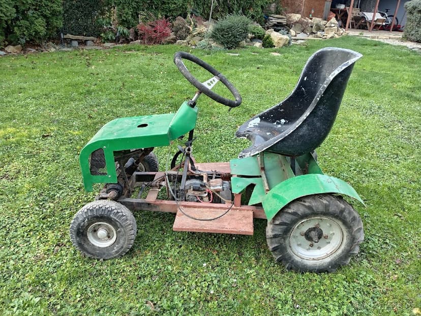 Dětský benzínový traktůrek