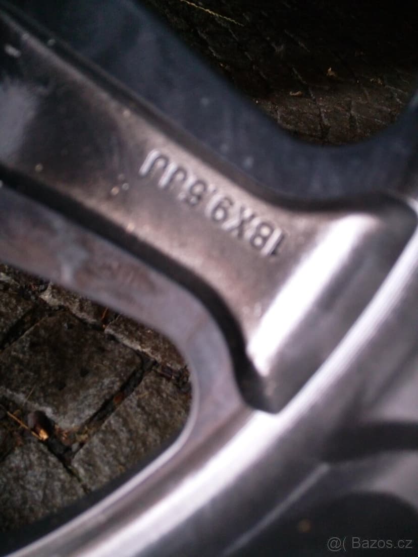 Hiluxe 18" kola + pneu + rozšiřovací podlozky