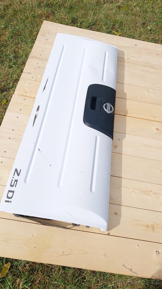 NISSAN NAVARA D22 Di –  DVEŘE KORBY BÍLÉ