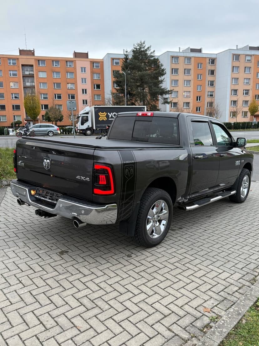 Dodge RAM 1500 5.7 HEMI—2018–4x4—TAŽNÉ 3.5t—159.000km