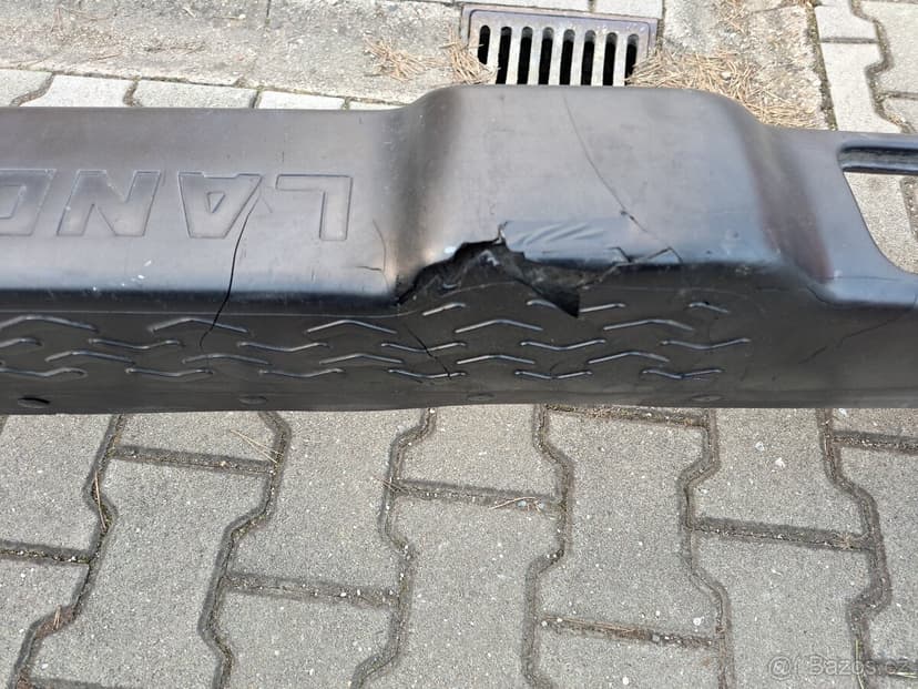 Land Rover Discovery 2 zadní nárazník - poškozený