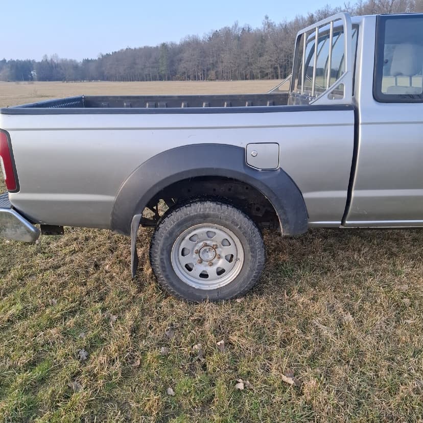 Nissan navara d22 r.v2004 najeto112tkm