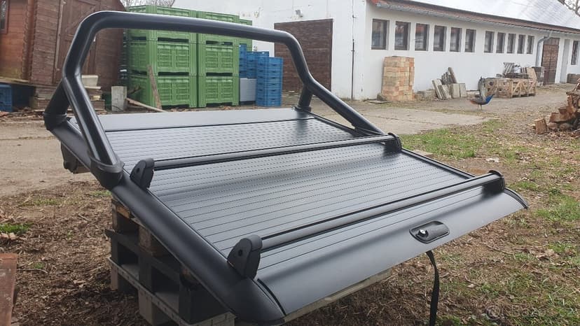 TOYOTA HILUX DC alu roleta + rám + příčníky