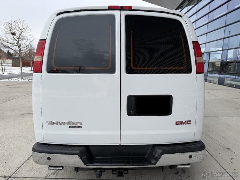 GMC SAVANA 6.0 V8, Maxi, minibus, 8 míst, 57 700 km, 2014