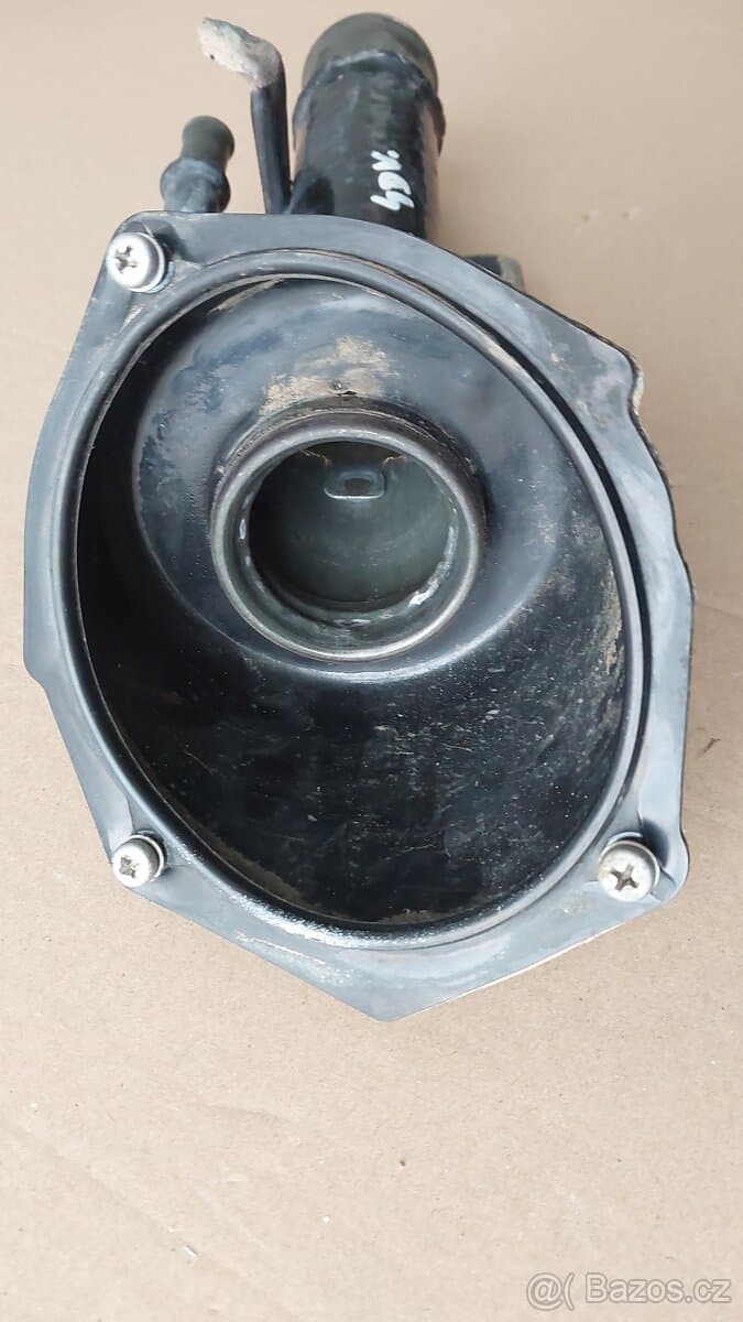 Nissan Navara D22 –  Hrdlo nádrže