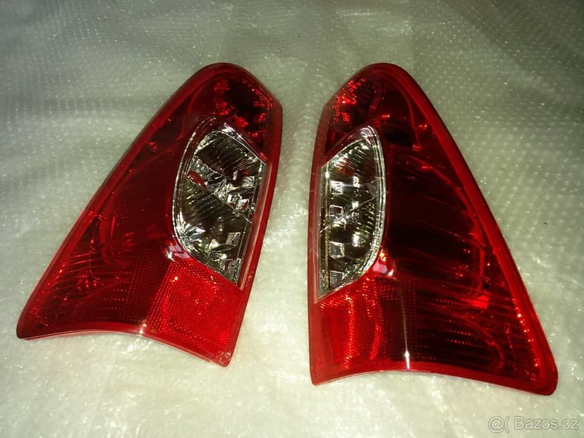 ISUZU D-MAX  –  SVĚTLA