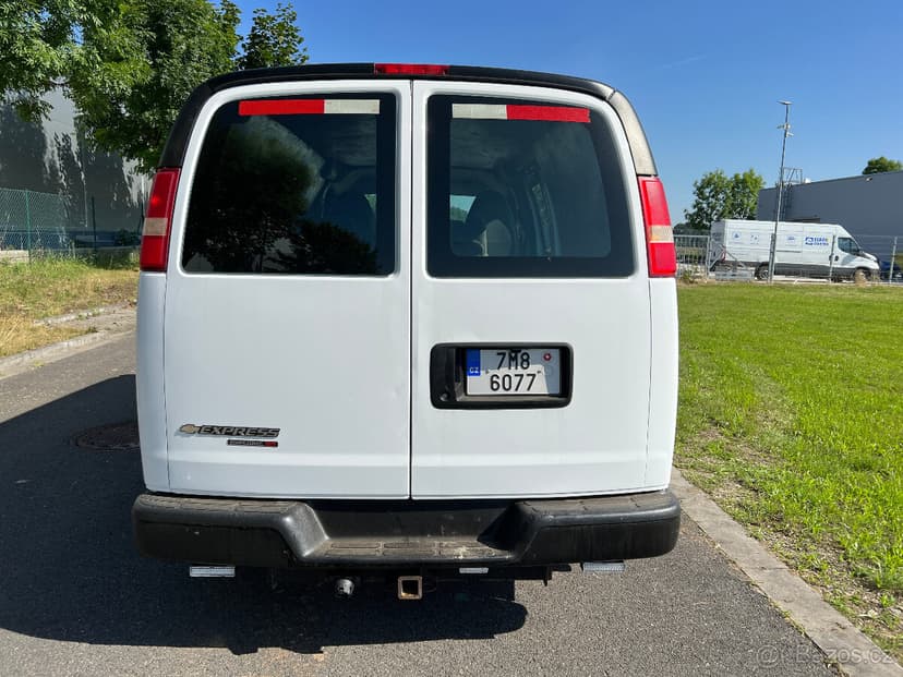 Chevrolet Express AWD 5.3 V8, 4x4, 2013, 85 000 km, 5 míst