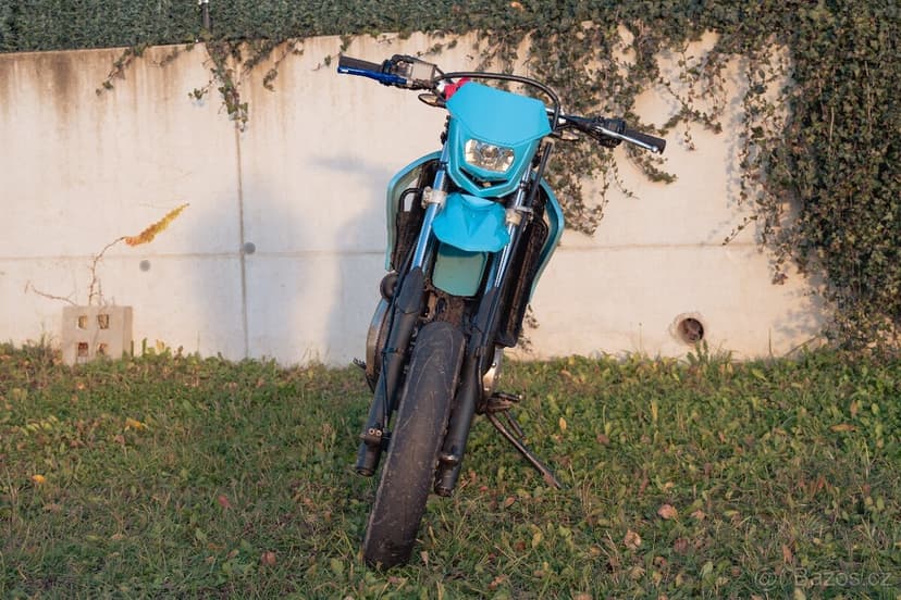 Yamaha DT125X – tyrkysová bestie, otevřená na 18 kW