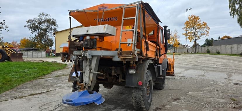 Sněžný pluh Unimog 1250 Mercedes-Benz