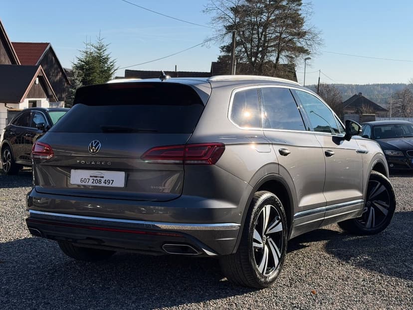 VW Touareg 3.0TSi V6 E HYBRID 2022 - MAX VÝBAVA - DPH