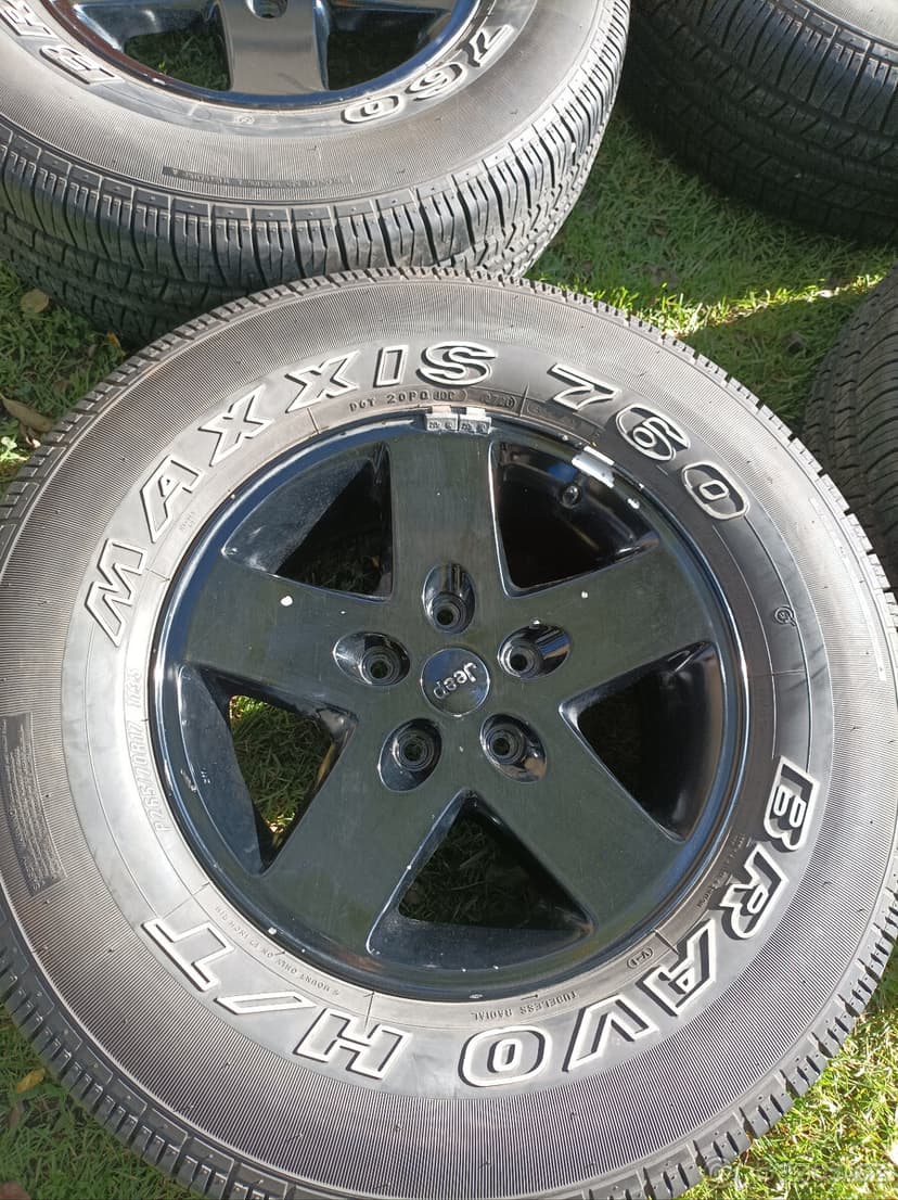 Sada Jeep Wrangler R17 5x127 Maxxis 265/70/17