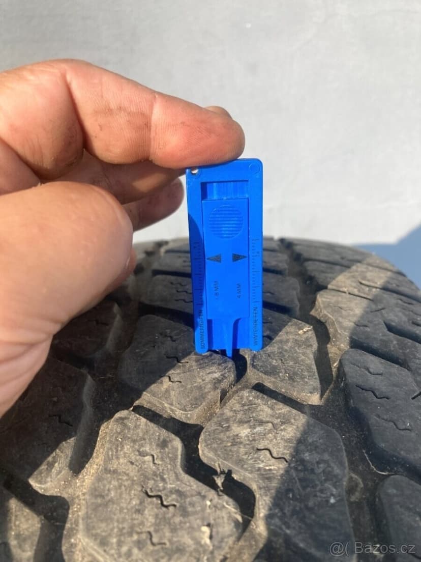 Kola LAND ROVER DEFENDER s pneu LT235/85R16