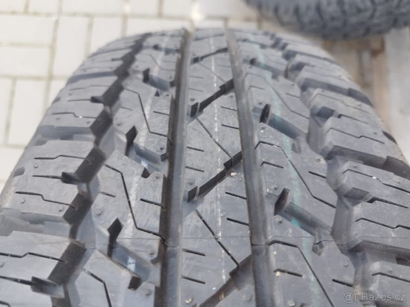 Toyota land cruiser R17 NOVÉ