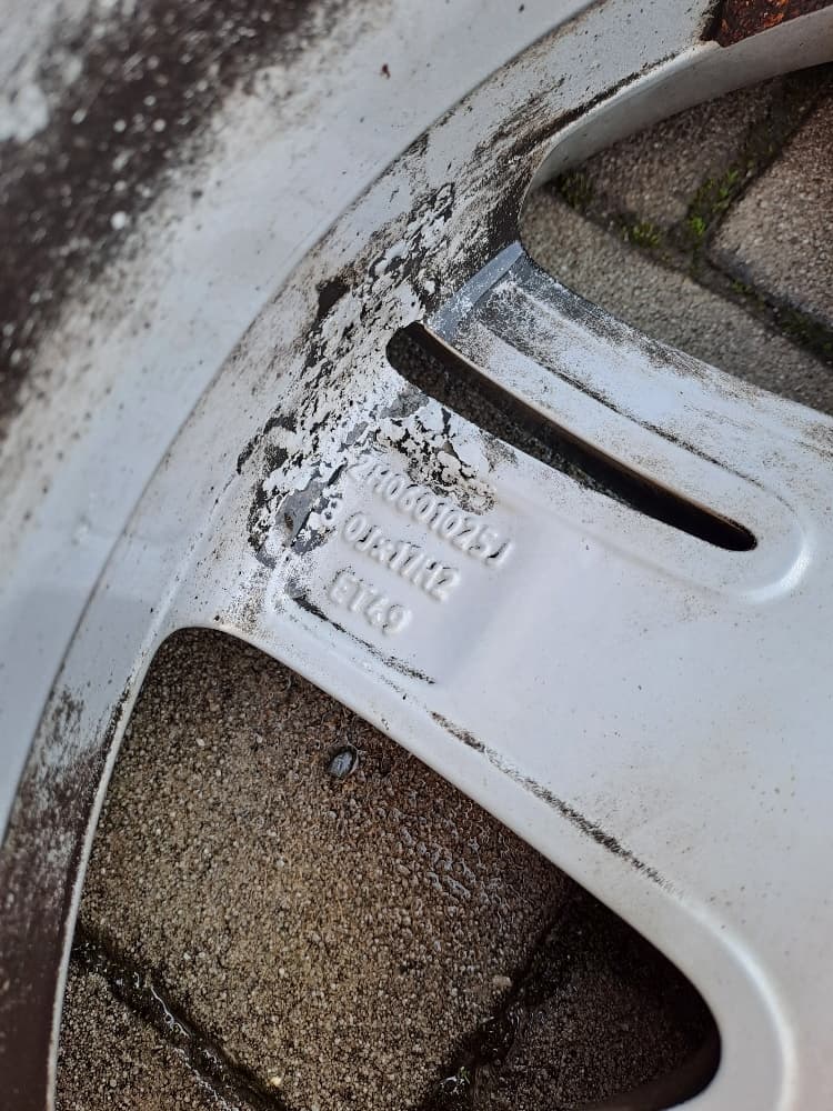 PRODÁM Al kola VW Amarok aj 245/65/17 + Nokian