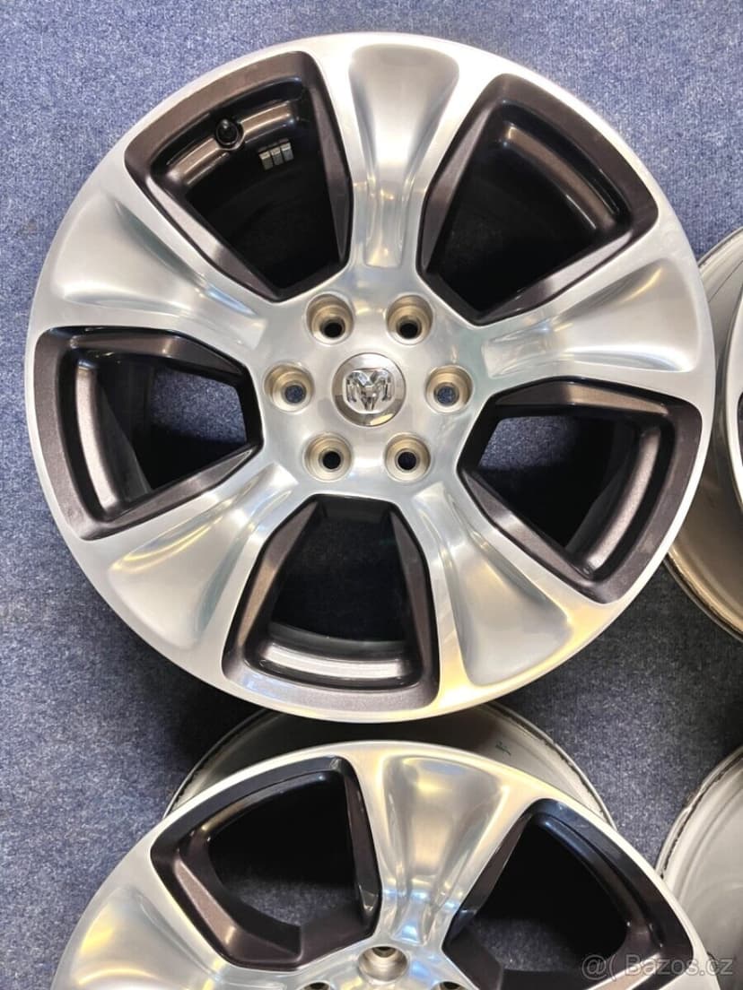 6x139.7 R20 Originál Dodge RAM 1500 REBEL - TOP STAV -