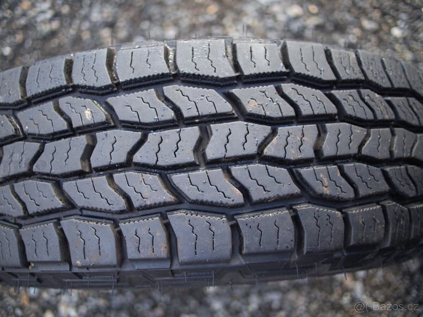 Kia Sorento – kola Cooper Discoverer AT3 LT 225/75 R16