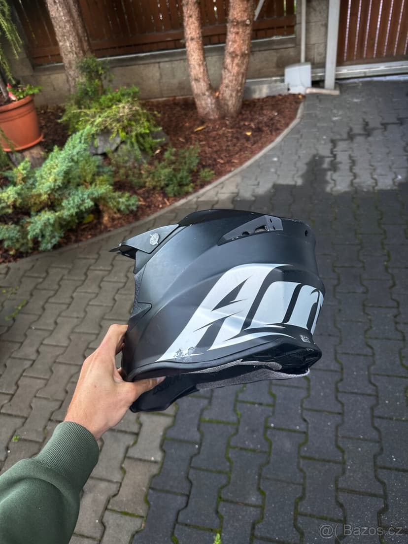 Airoh twist 2.0 helma