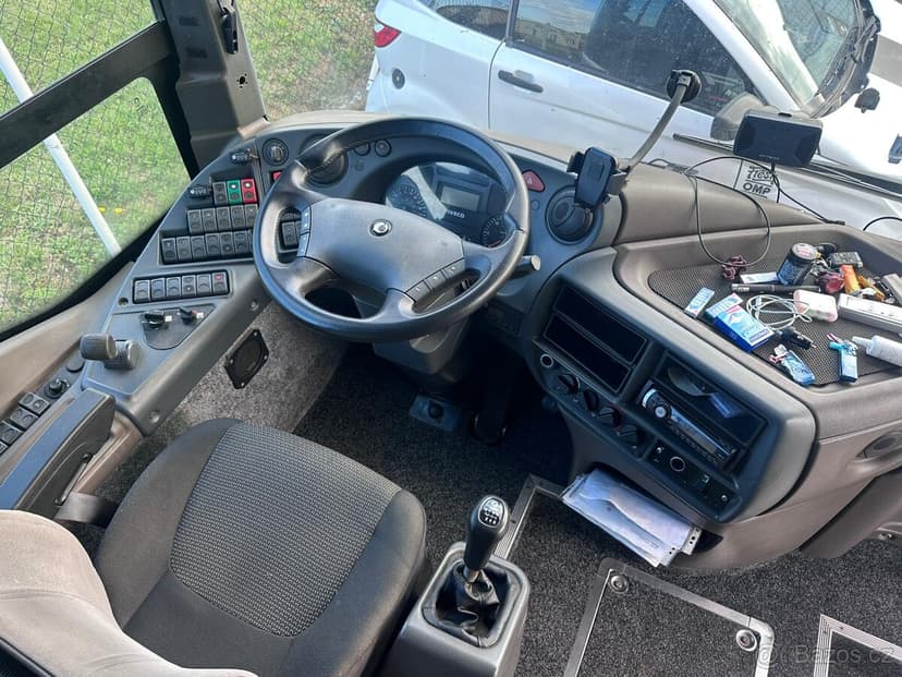 Obytný autobus IVECO Irisbus s prostorem pro závodní speciál