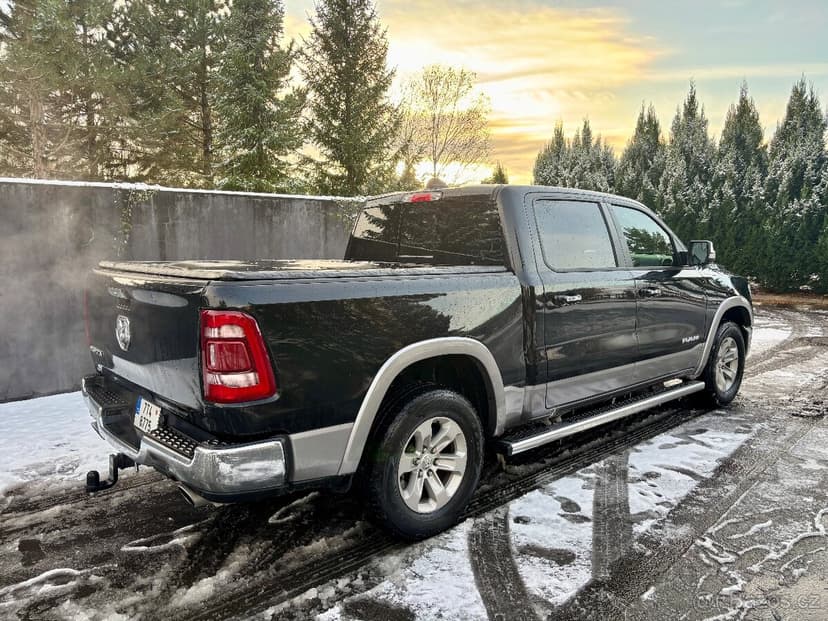 Dodge Ram 1500 5.7 Hemi Laramie 82 000km