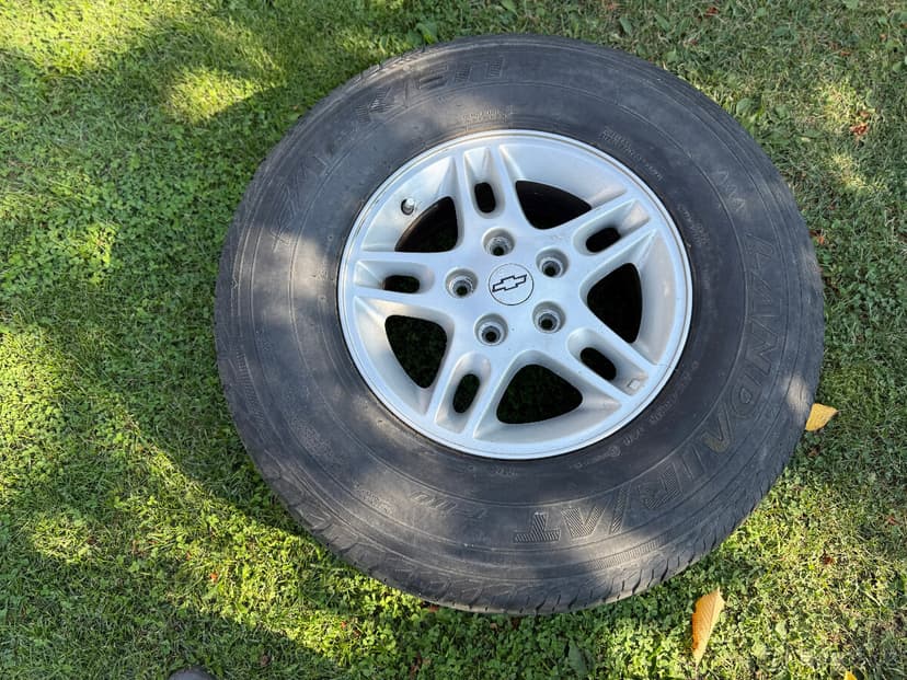 Prodám 16" alu kola s pneu Chryslet/Chevrolet