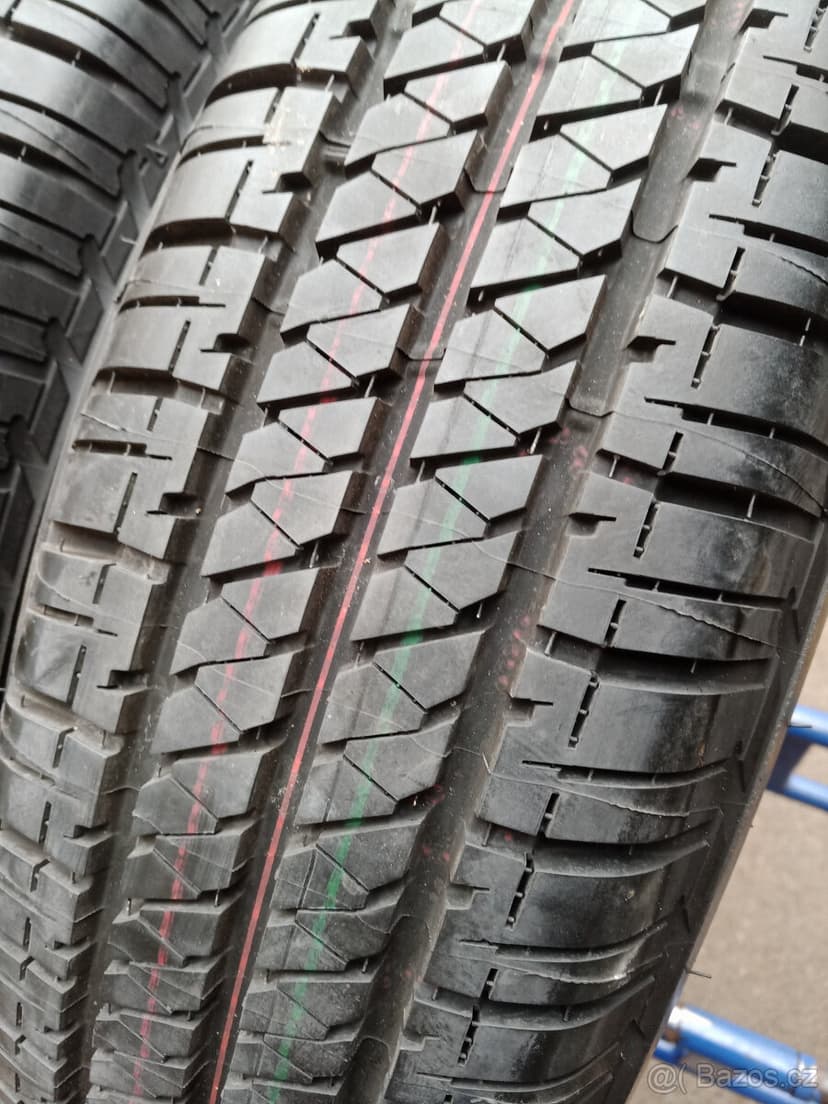 Zánovní letní pneu 195/80r15 Bridgestone