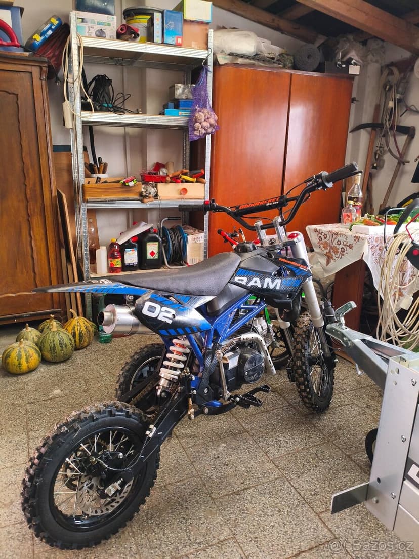 Pitbike 125ccm,4- takt, po výměně pístní sady ,super stav